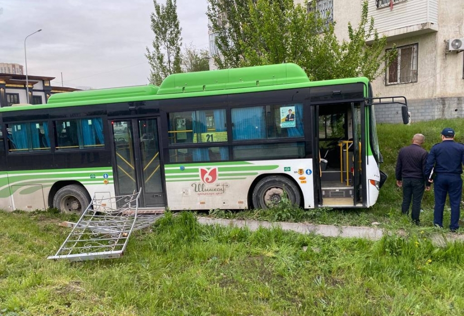 Qazaxıstanda avtobus piyadaların üzərinə çıxıb, 4 nəfər ölüb
