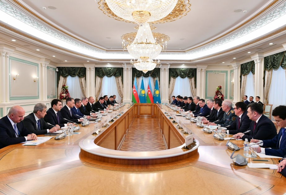 Comienza la reunión ampliada de los presidentes de Azerbaiyán y Kazajistán