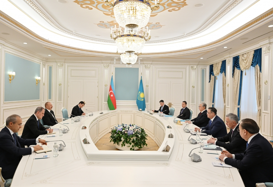 Kazajstán emite un sello dedicado al centenario del nacimiento del Líder Nacional Heydar Aliyev