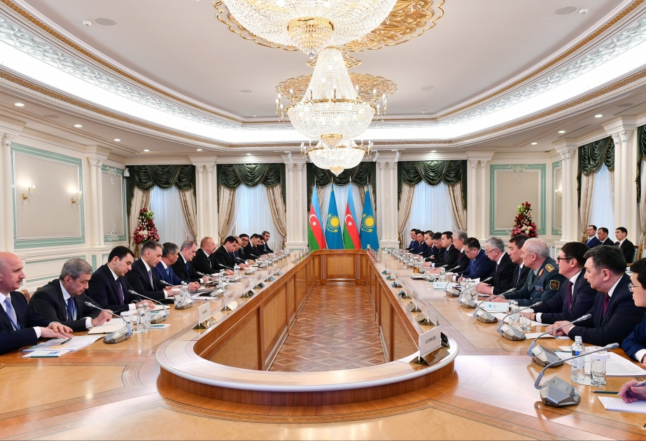 Presidente Ilham Aliyev invita a su homólogo kazajo a visitar Azerbaiyán