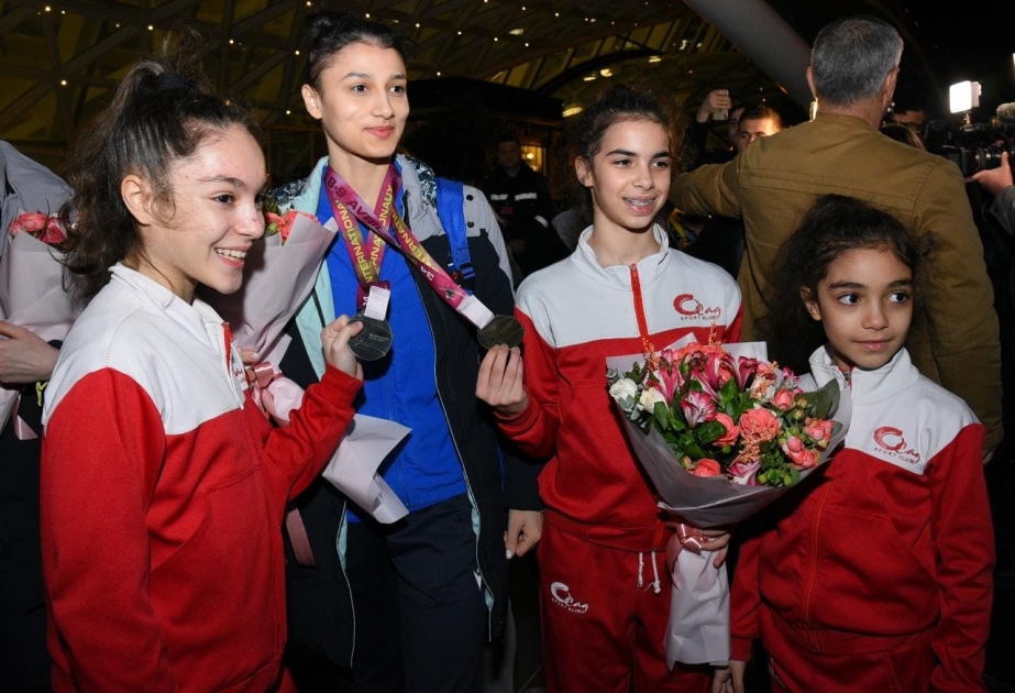 Beynəlxalq Qran-Pri turnirində uğurla çıxış edən bədii gimnastlarımız Vətənə qayıdıblar