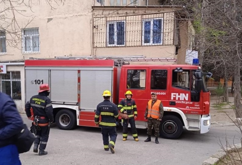 Bakıda çoxmərtəbəli binada partlayış baş verib