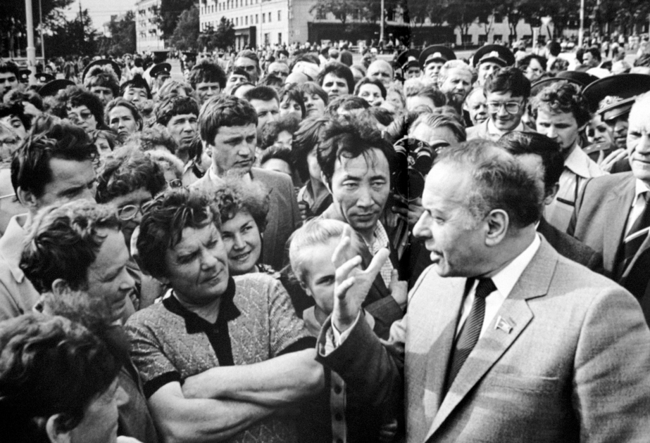Momente aus dem Leben, das ganz dem Dienst am Volk gewidmet wurde: 1987