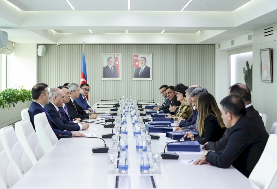 Sahil Babayev nazirlik yanında İctimai şuranın yeni tərkibdə üzvləri ilə görüşüb