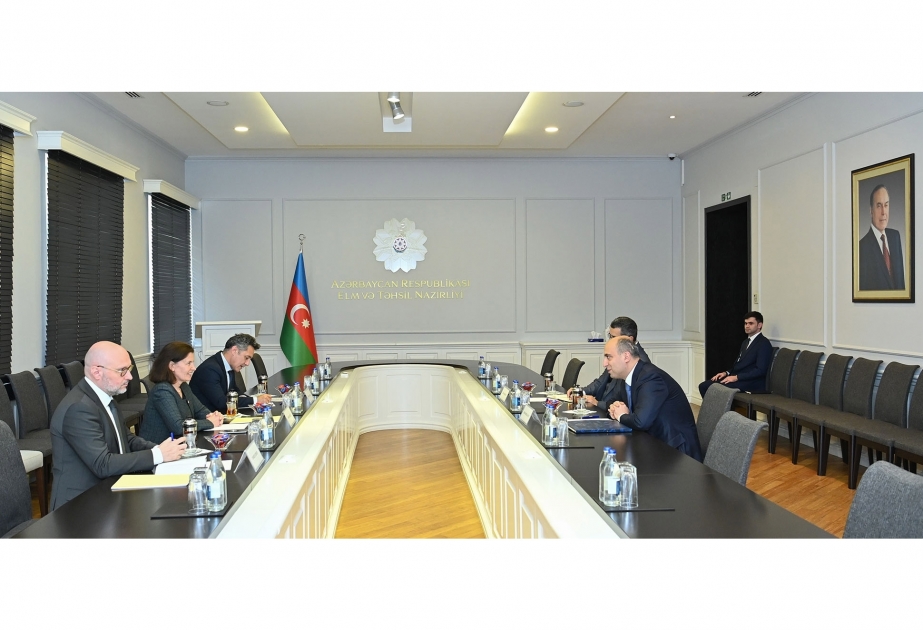 بحث العلاقات في التعليم بين أذربيجان وفرنسا