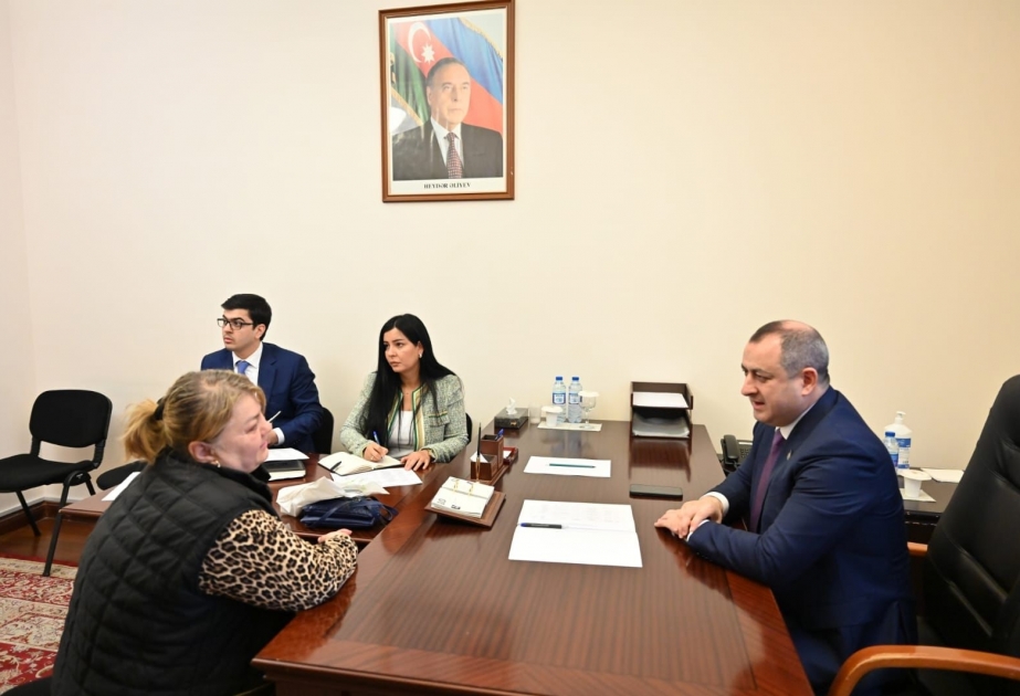 Milli Məclis sədrinin müavini şəhid ailələri üzvlərinin müraciətlərini dinləyib