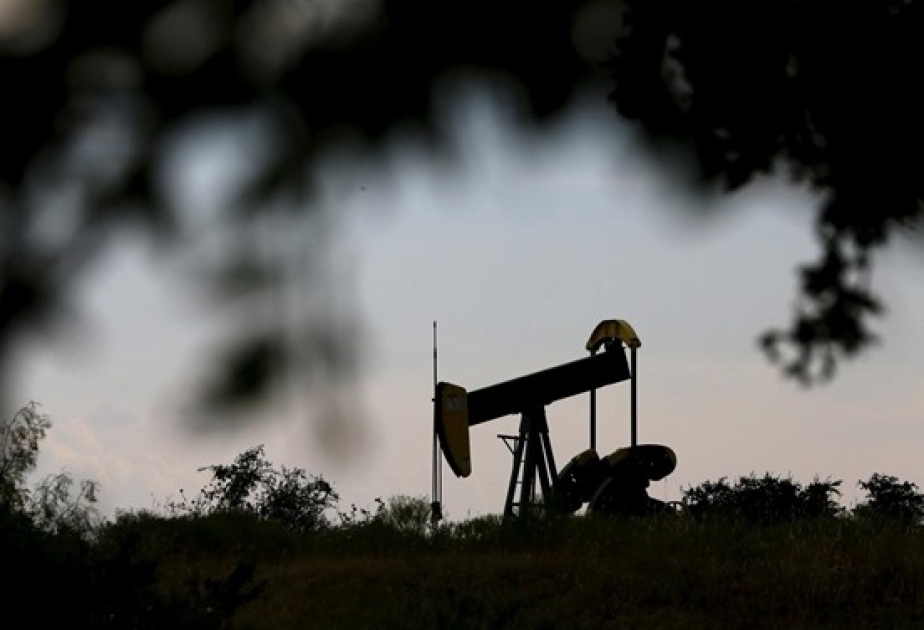 Цена барреля нефти марки «Азери Лайт» превысила 90 долларов