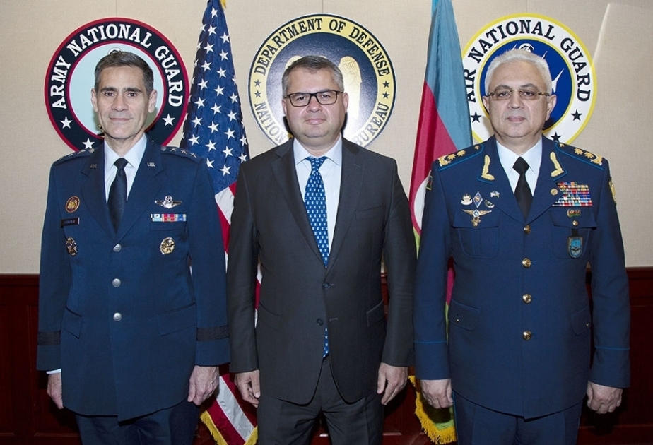 نائب وزير الدفاع الاذربيجاني يبحث مع الجانب الأمريكي مسائل تدريب طيارين عسكريين