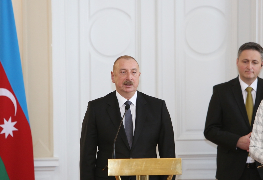رئيس أذربيجان: علاقات الشراكة الاستراتيجية تضع مسؤولية كبيرة جدا على عاتق البلدين
