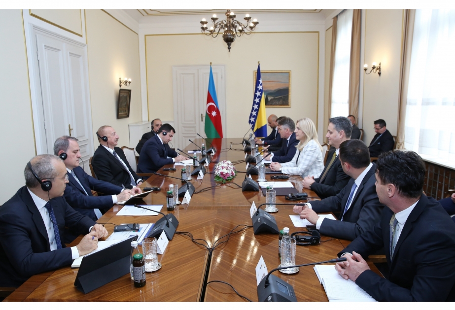 阿塞拜疆总统伊利哈姆·阿利耶夫与波黑主席团主席和成员在萨拉热窝举行扩大会晤