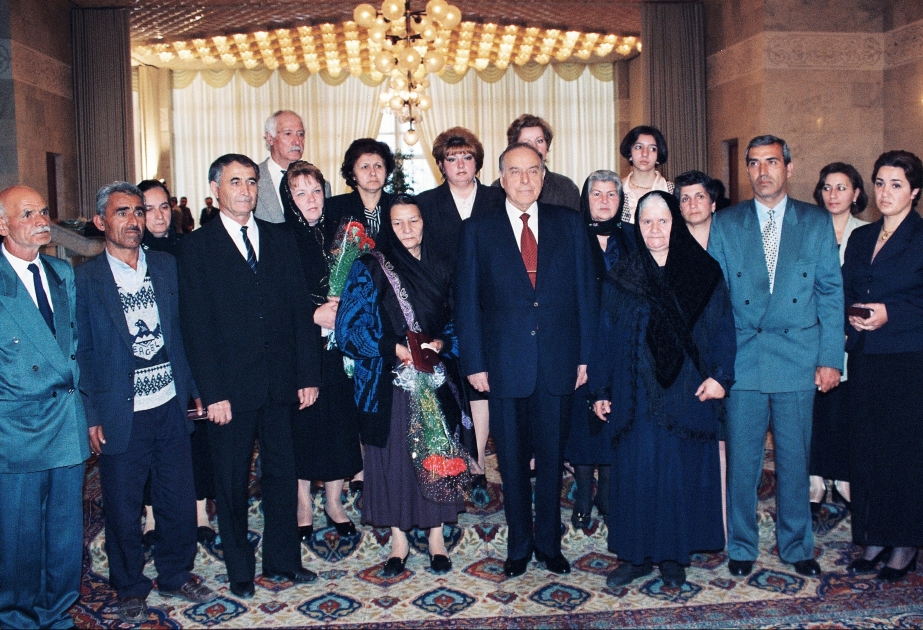Xalqa bağışlanmış ömürdən anlar: 1998-ci ilin dekabrı