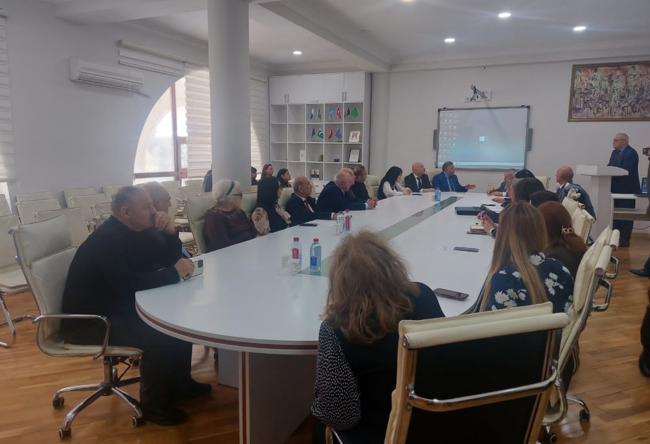 Dilçilik İnstitutunda “Xəzərlərin dil xüsusiyyətləri” mövzusunda məruzə dinlənilib