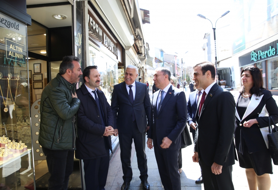 YAP-ın nümayəndə heyətinin üzvləri Ərzurumda türk ticarətçilərlə görüşüblər