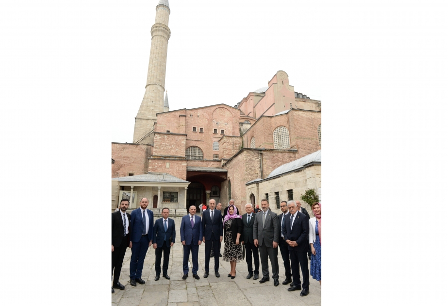 YAP nümayəndə heyəti İstanbulda Ayasofya məscidini ziyarət edib