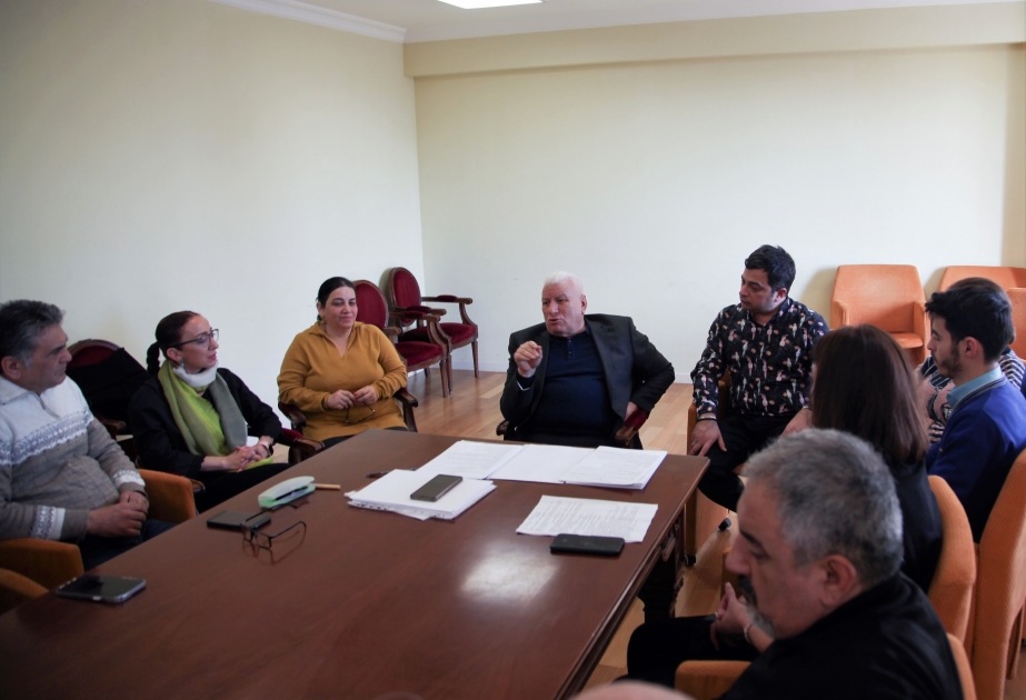 Musiqili Teatrda “Sevənlərindir dünya” tamaşasının məşqləri davam edir