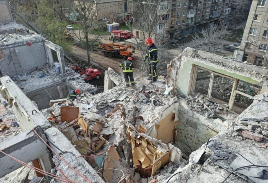 Slavyansk şəhərində yaşayış binasına atılan raket nəticəsində ölənlərin sayı 12-yə çatıb