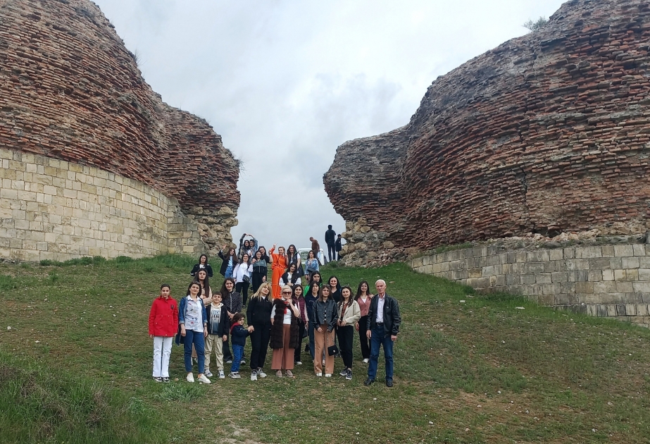 Mingəçevir Turizm Kollecinin müəllim və tələbələri Qəbələ Dövlət Tarix-Bədii Qoruğunda olublar
