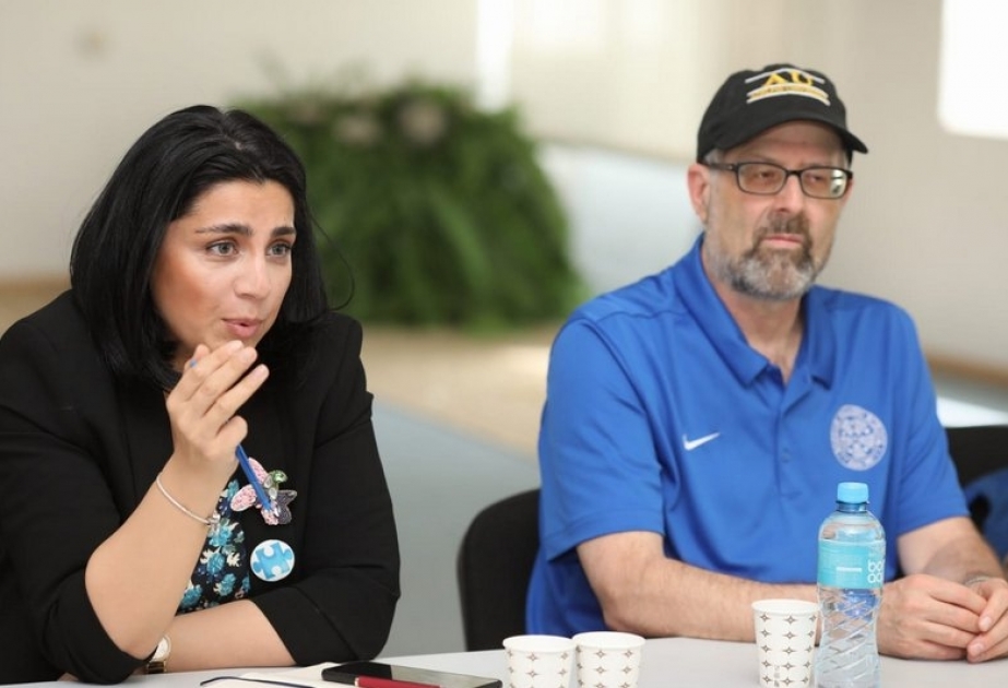 BDU-da elmi seminar: Autizmli uşaqlarla sosial iş