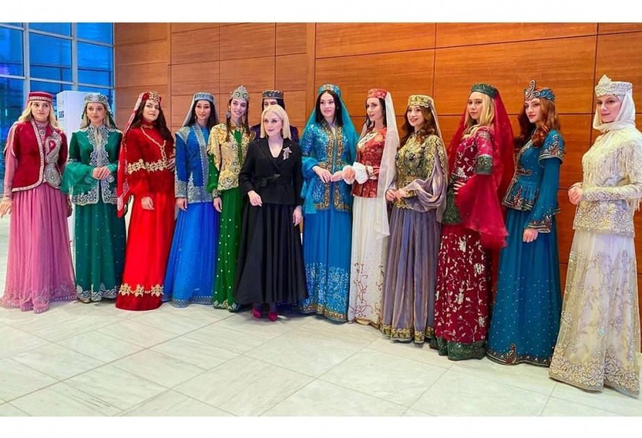 В Белграде будет представлена экспозиция национальных костюмов Гюльнары Халиловой