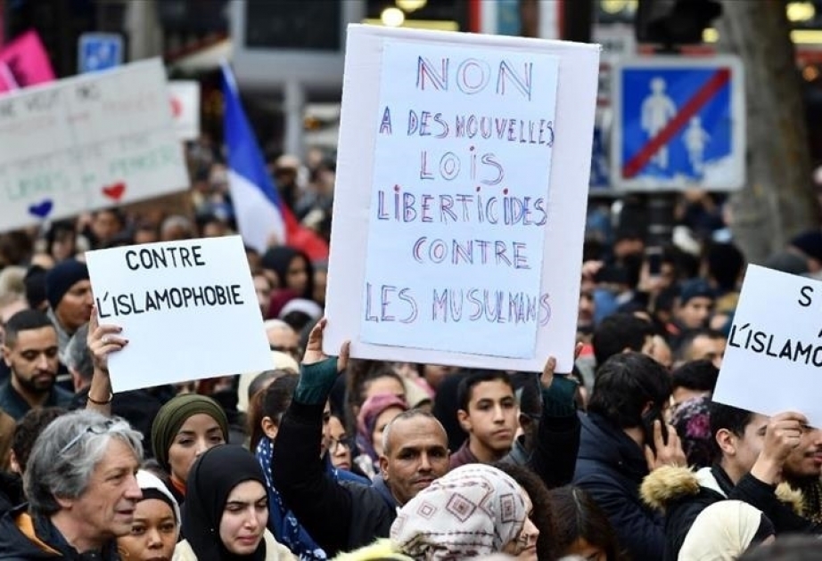 Experto señala que discriminación contra los musulmanes en Francia viene del colonialismo