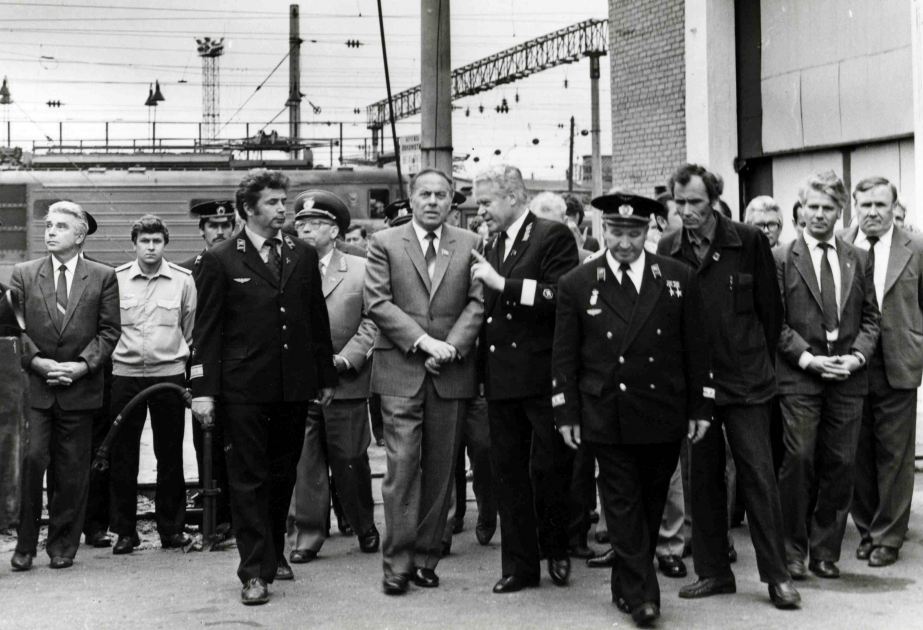 Moments d’une vie dédiée au peuple : 1984