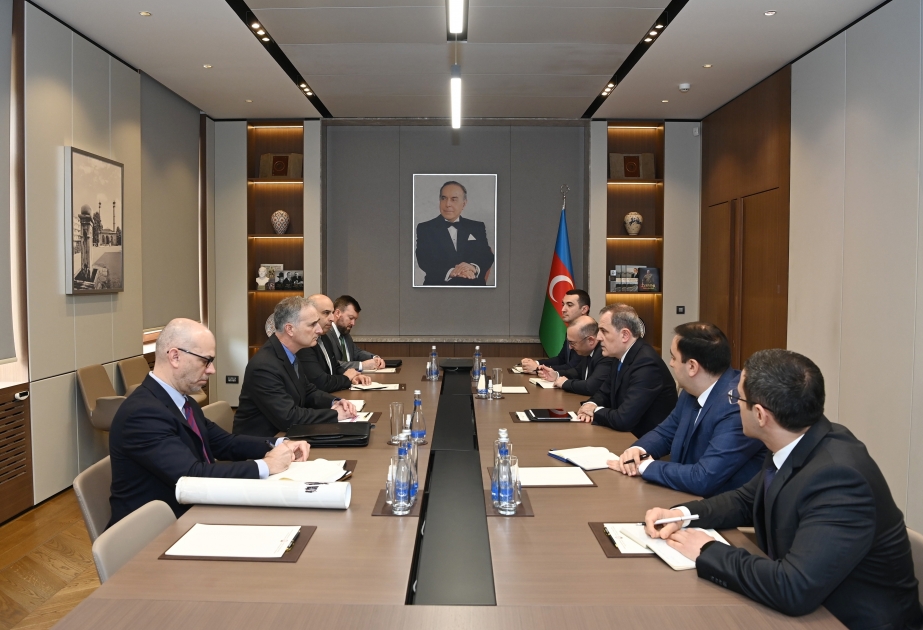 Canciller azerbaiyano informa al asesor principal de EE.UU. sobre las negociaciones de normalización con Armenia