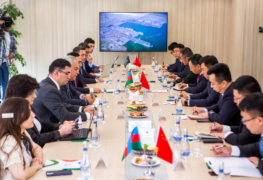 Puerto de Bakú firma un memorando de entendimiento con el puerto chino de Qingdao