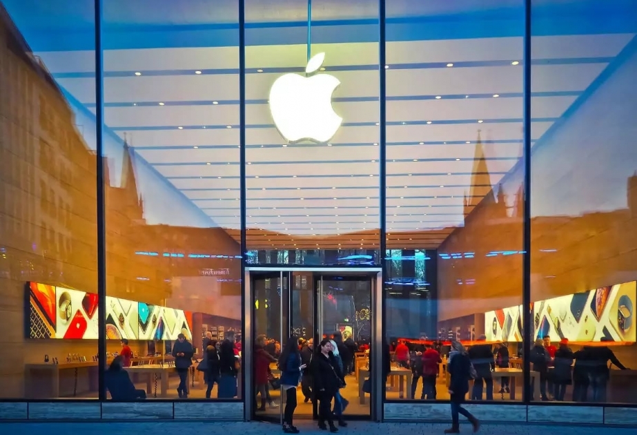 “Apple” Hindistanda ilk flaqman mağazasını açıb