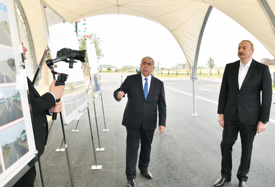 El Presidente Ilham Aliyev asiste a la inauguración de la carretera Neftchala-Kurkend-Mayak número 2