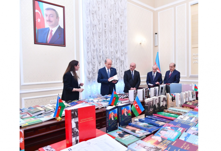 Ədliyyə Nazirliyində Ulu Öndər Heydər Əliyevin zəngin irsini əks etdirən kitab sərgisi keçirilib