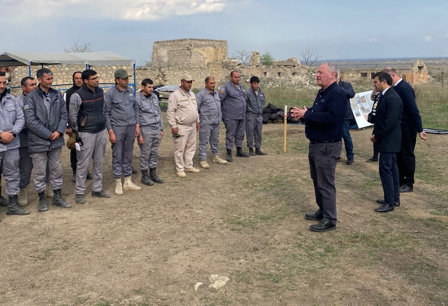 Bob Bləkmən: Ermənilər Ağdam məscidini donuz və mal-qara saxlamaq üçün istifadə ediblər