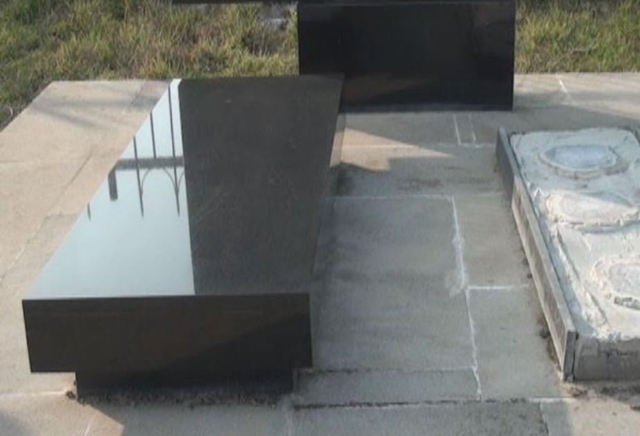 Zabrat qəbiristanlığında qəbir daşları dağıdılıb