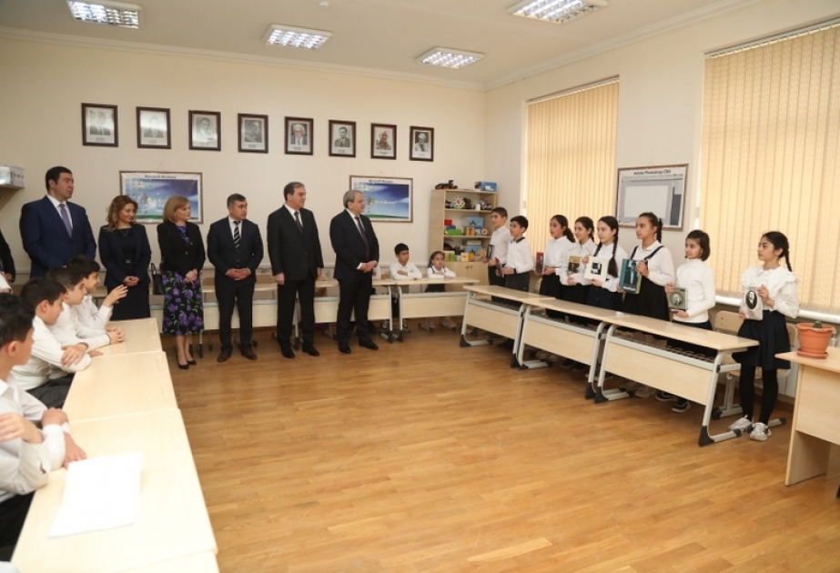 BDU Gəncədə Mir Cəlal Paşayev adına 39 nömrəli tam orta məktəbə kompüter və kitablar hədiyyə edib