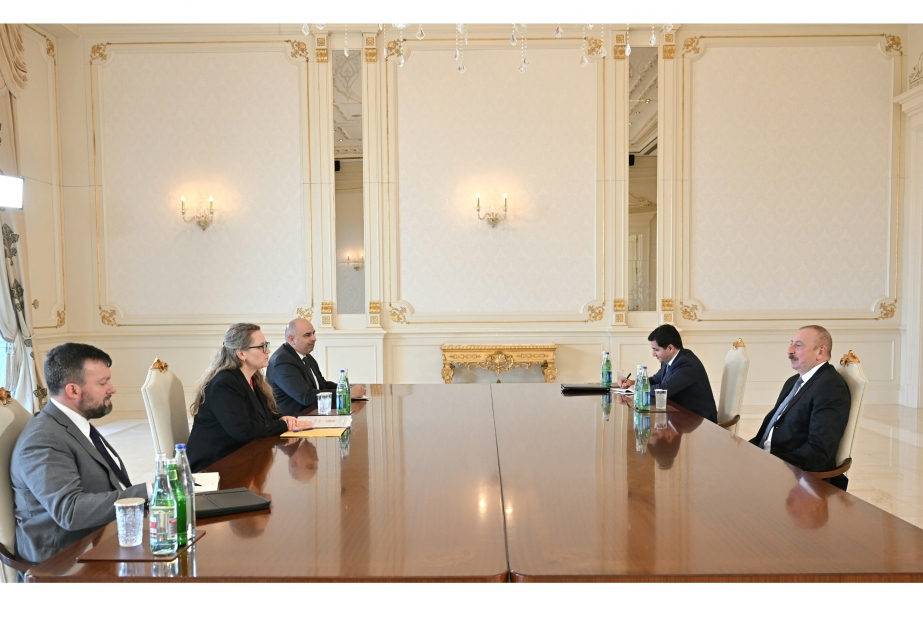 El Jefe de Estado de Azerbaiyán recibe a la Subsecretaria de Estado adjunta de EE. UU.