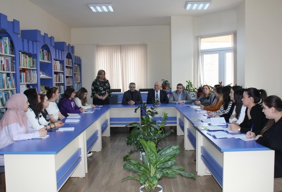 BDU tələbələrinin uşaq ədəbiyyatına dair təqdimatları müzakirə olunub