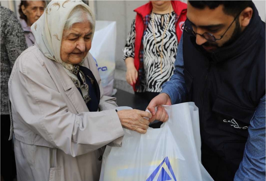 ®  “Avrora” MMC aztəminatlı ailələrə bayram sovqatı çatdırıb