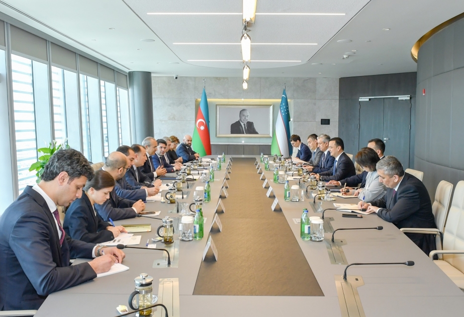Aserbaidschan und Usbekistan führen Gespräche über Investitionsförderung