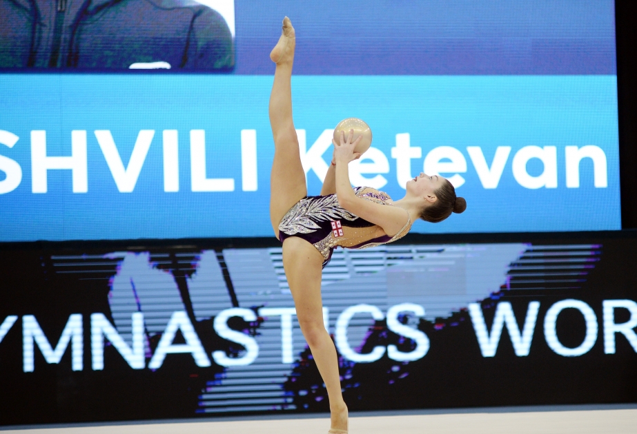 Almaniya gimnastı topla təsnifat mərhələsində liderliyə yüksəlib