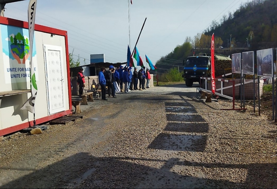 Laçın-Xankəndi yolu: Rusiya sülhməramlılarına aid avtomobillər aksiya ərazisindən sərbəst keçirlər
