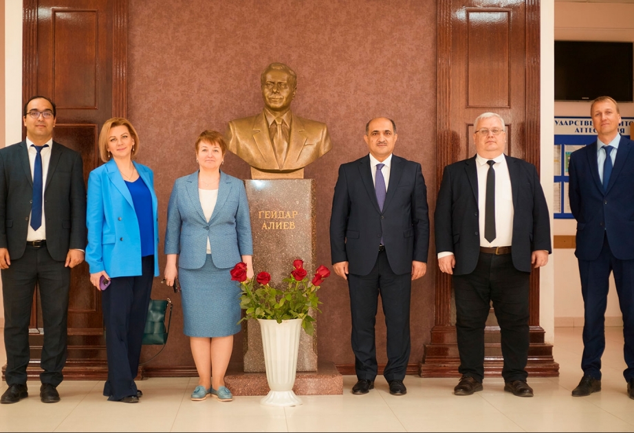 Həştərxanda Heydər Əliyevin 100 illik yubileyinə həsr olunmuş dəyirmi masa
