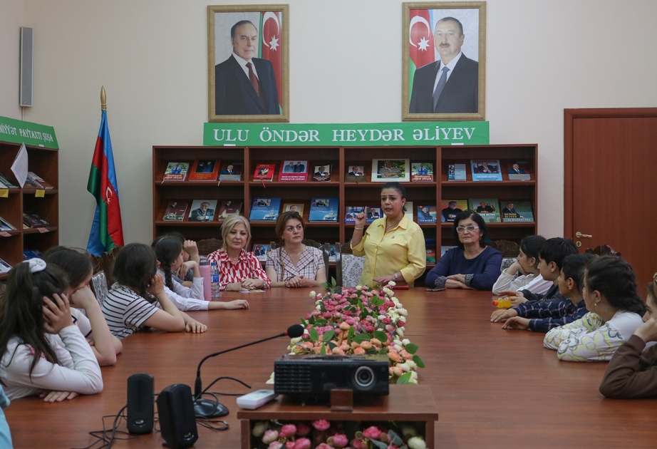 İncəsənət Gimnaziyasının şagirdləri Respublika Gənclər Kitabxanasında olub