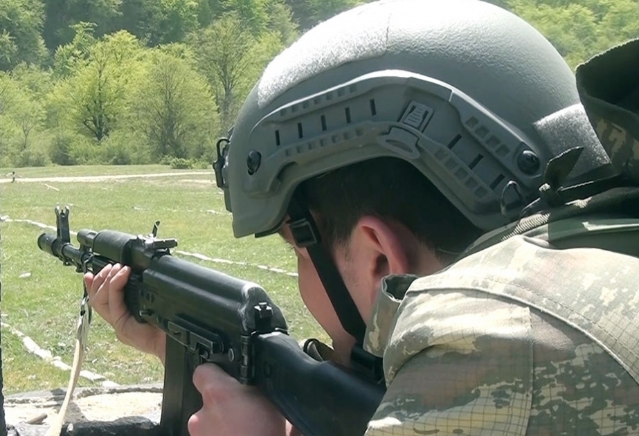 后备军人进行实践射击训练 视频