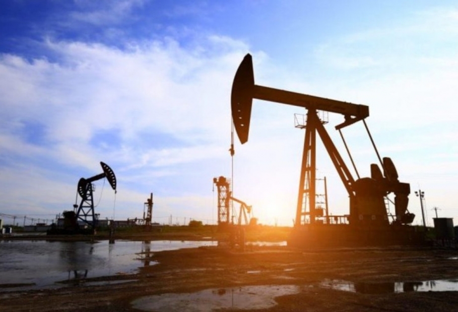 Цена барреля азербайджанской нефти упала ниже 85 долларов