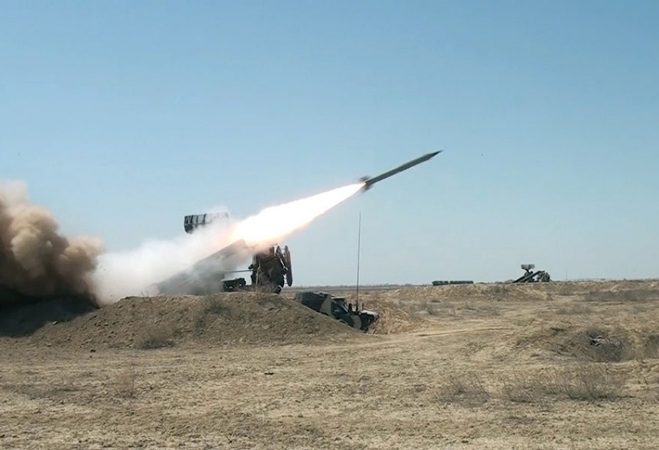 阿塞拜疆防空部队进行实弹射击  视频