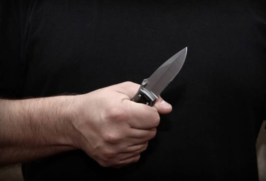 Sürücünü bıçaqla hədələyərək pulunu alıblar