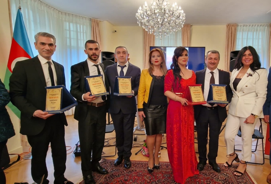 Haaqada general Polad Həşimova həsr edilmiş kitabın təqdimatı keçirilib