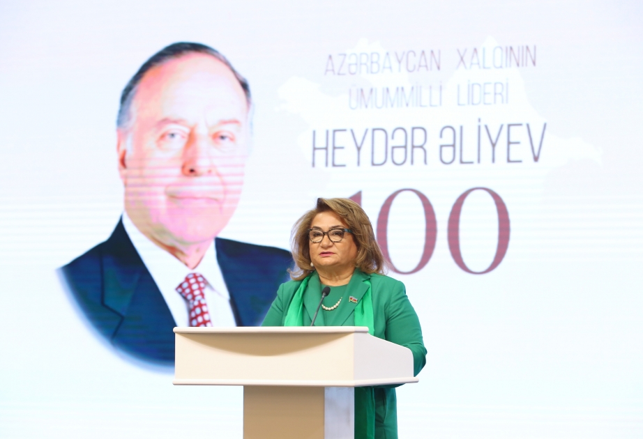 Hicran Hüseynova: Uşaqların yaxşı təhsil alması Ümummilli Liderin daim diqqətində olub