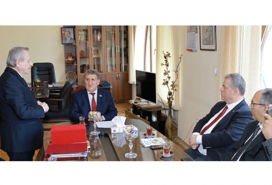 Ədəbiyyat İnstitutunda türkiyəli ziyalılarla görüş