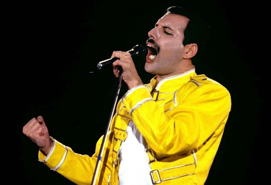 Dozens of Freddie Mercury`s personal Items are going up for auction