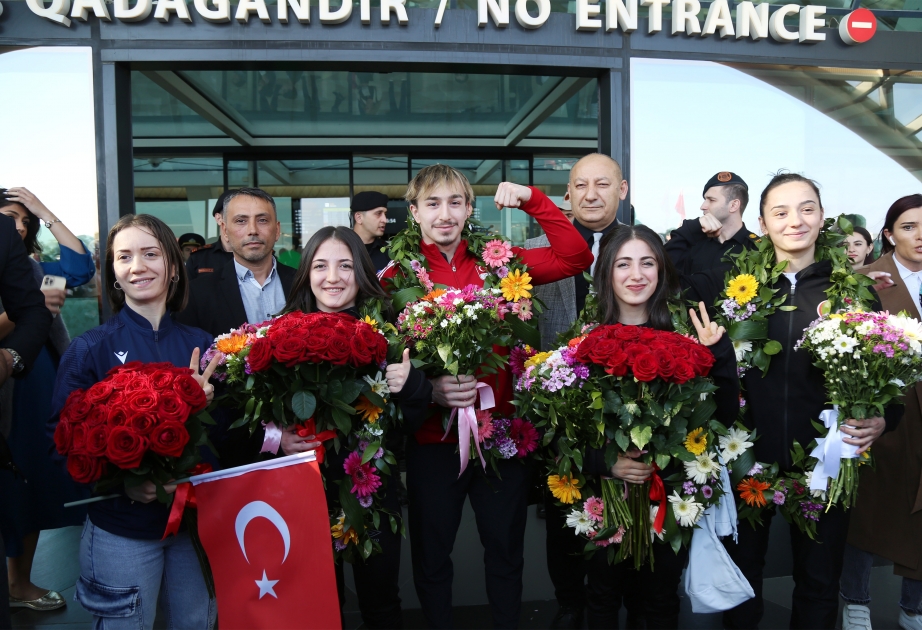 Türkische Athleten, die ihre Siege in Jerewan Aserbaidschan gewidmet haben, in Baku angekommen
